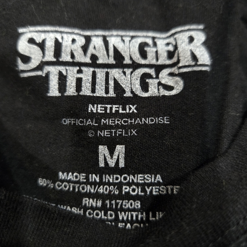 STRANGER THINGS ELEVEN Graphic T- Shirt Netflix - Picture 5 of 5